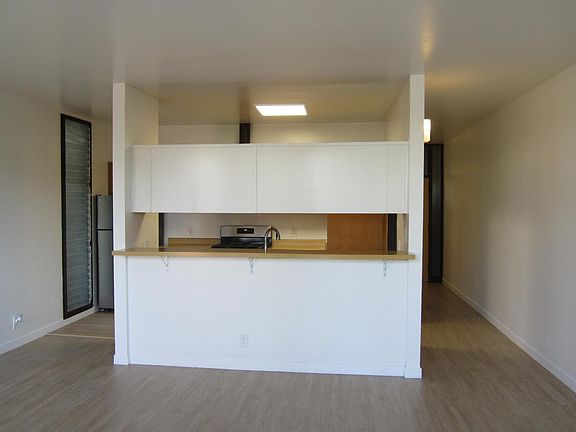 4th image of 215 W Arrellaga St #3