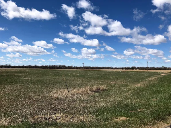 5300 Falconer Dr, Bismarck, ND 58504
