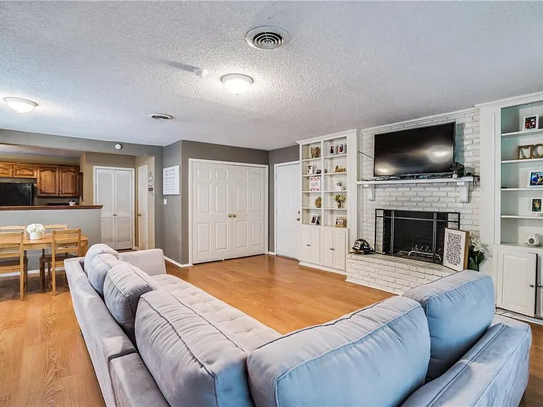 5617 Walraven Cir — Photo 15