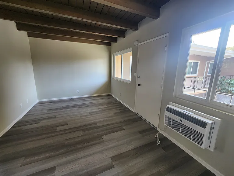 15043 Victory Blvd #11 — Photo 4