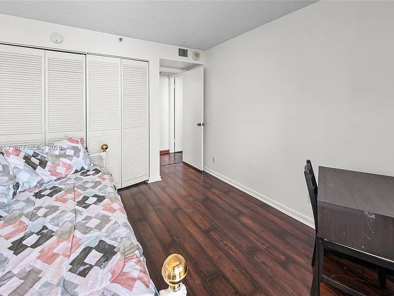 2555 Collins Ave #403 — Photo 22