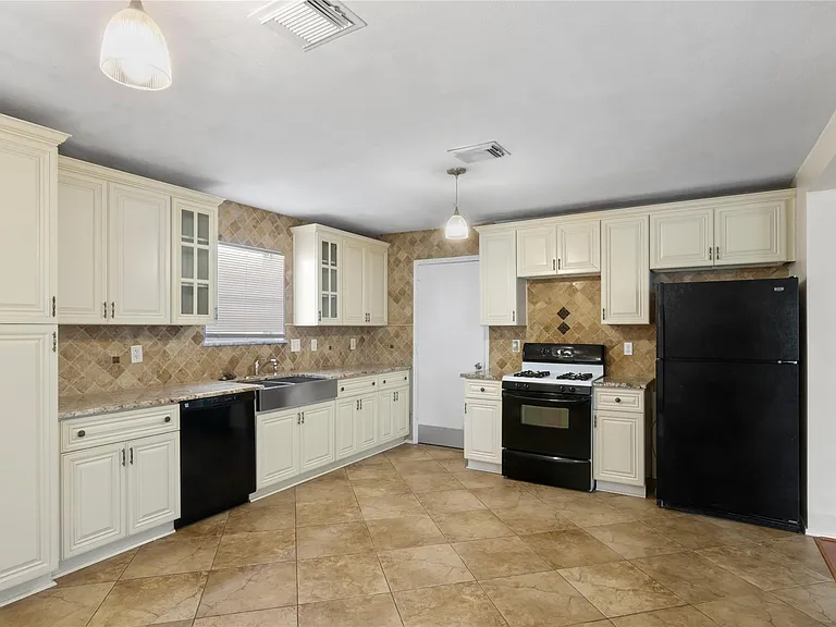 5815 Clerkenwell Dr — Photo 10