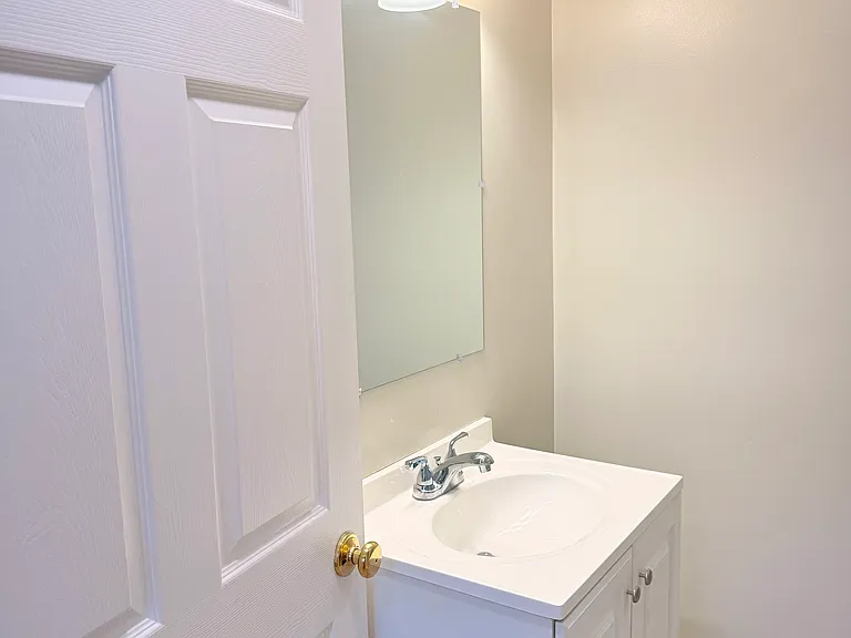 2046 Hartford Ave #4 — Photo 14