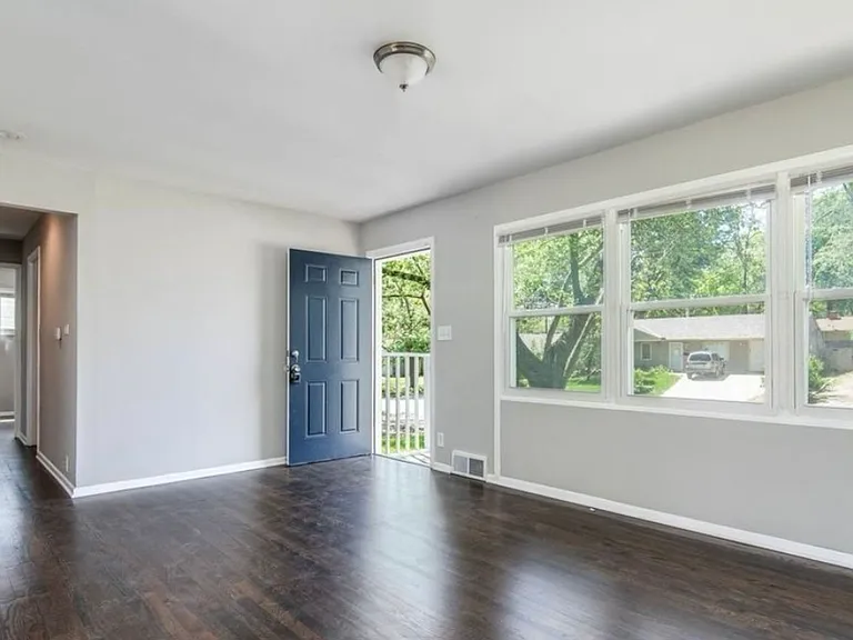 11427 Richmond Ave — Photo 4