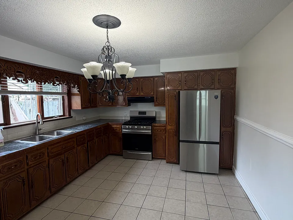 91 E Main St #1