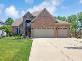 7121 Dunham Rd, Downers Grove, IL 60516