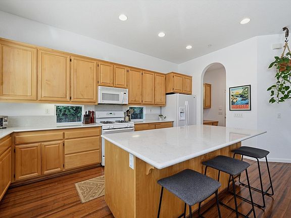 5th image of 469 Riesling Street