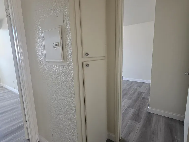 1420 E Date St — Photo 18
