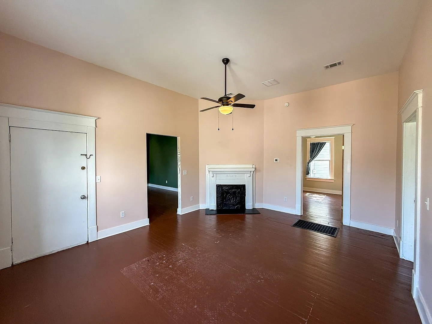 Charming 3 Bedroom 2 Bath Home in East Hill ~ Lawn Care Included! — Photo 4