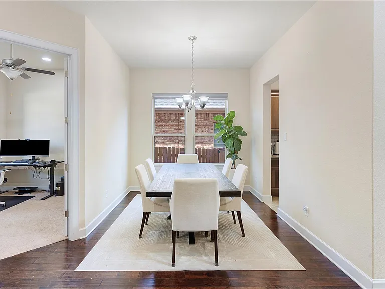 228 Lockhart Loop — Photo 8