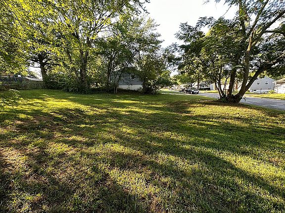 4th image of 1927 S Belmont Blvd