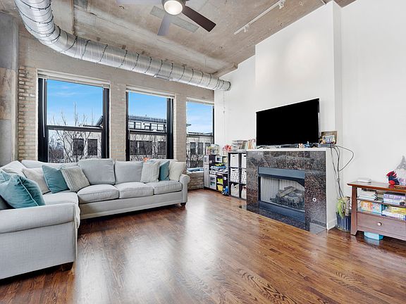 3rd image of 1111 W 14th Pl Unit 322