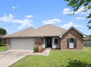 9301 Yellowfin Dr, Denham Springs, LA 70726