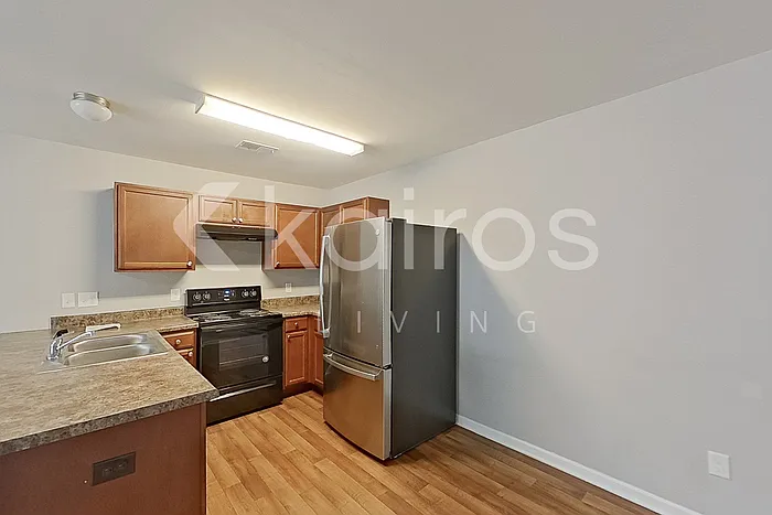 1010 E Macree Ter — Photo 5