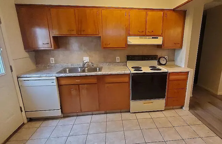 1020 S Eastview Dr — Photo 7