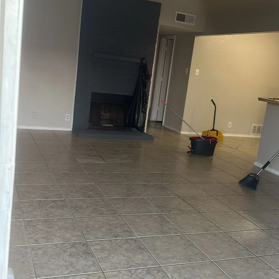 3 bed, 1250 sqft, $1,400 — Photo 3