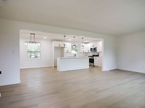 5th image of 223 Hampton Rd