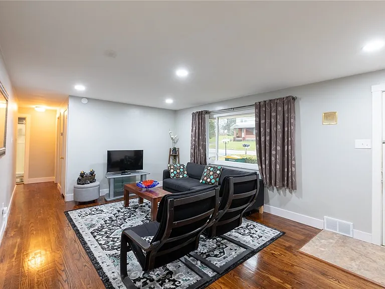 2413 Nicholson Rd — Photo 3