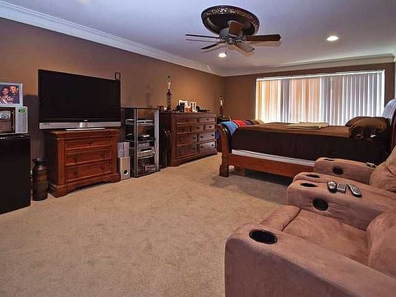 5th image of 655 Riverside Dr APT 206