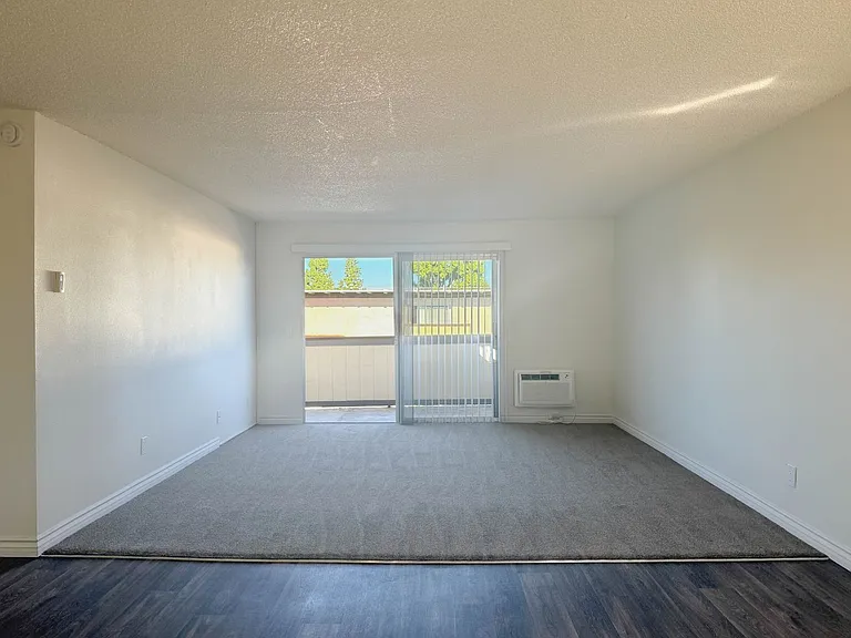 Oak Valley Apartments — Photo 31