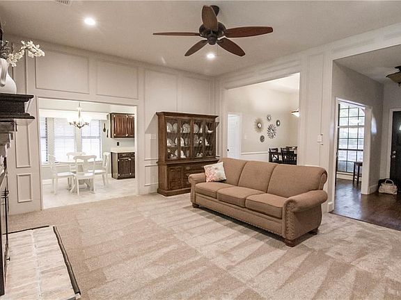 3rd image of 820 Smokerise Cir