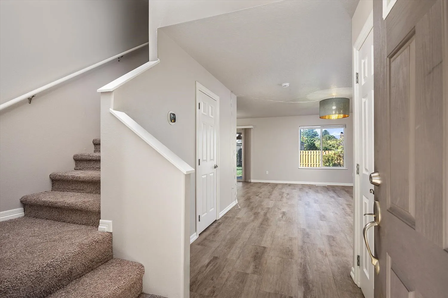 3 bed, 2.5 bath, 1349 sqft, $2,650 — Photo 2