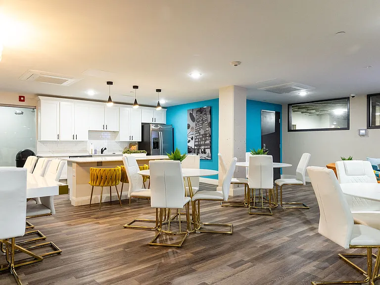 The Residence at 1000 Elm — Photo 76