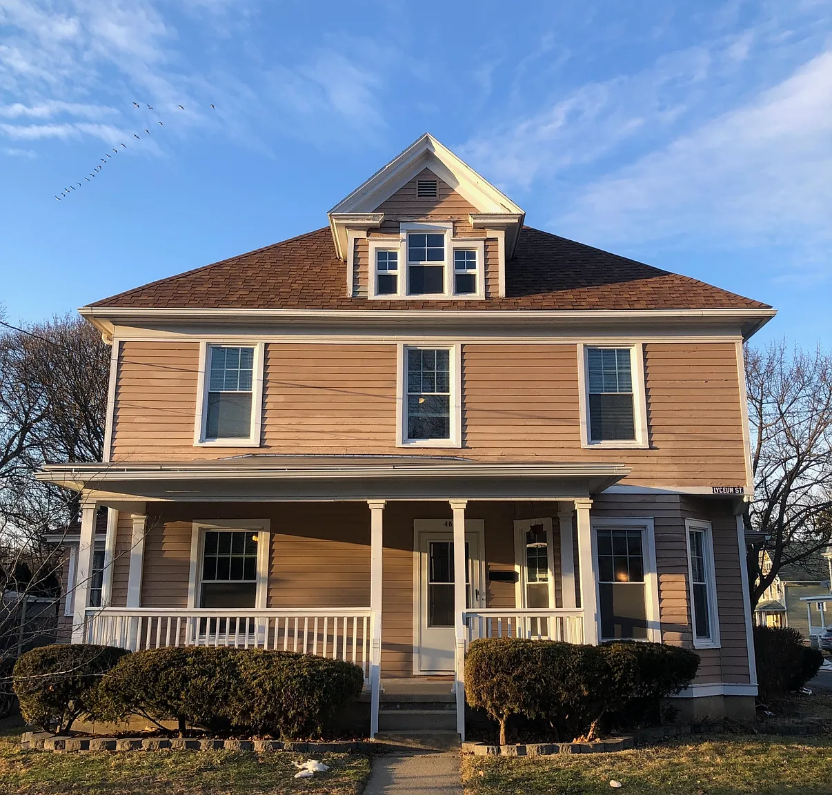 3 bed, 1.5 bath, 1360 sqft, $1,850 — Photo 2