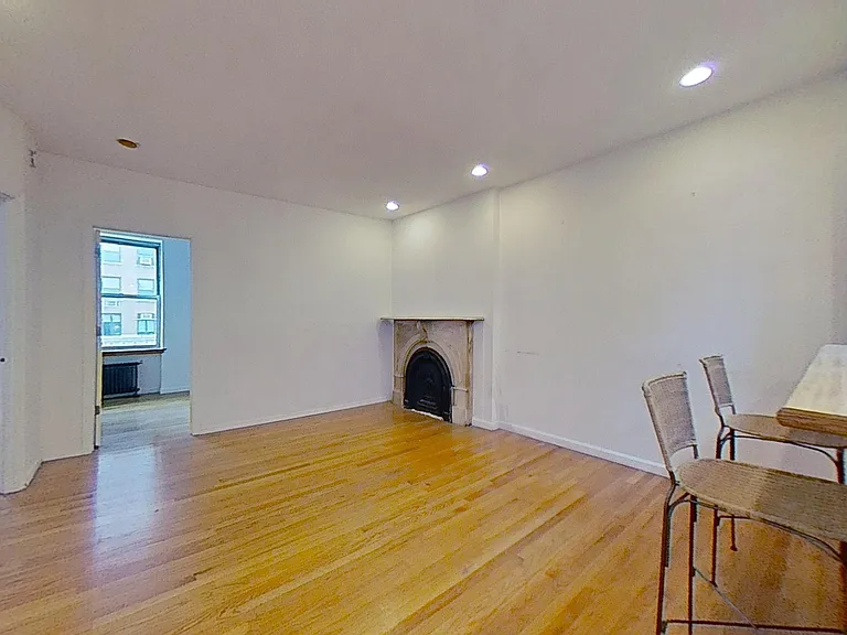 322 2nd Ave #5 — Photo 8