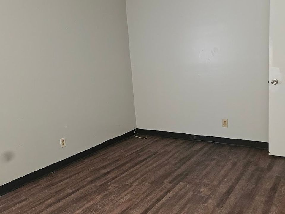 2nd image of 1969 S Riverview Cir