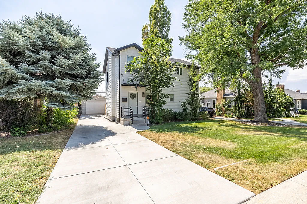 1866 E Garfield Ave — Photo 1