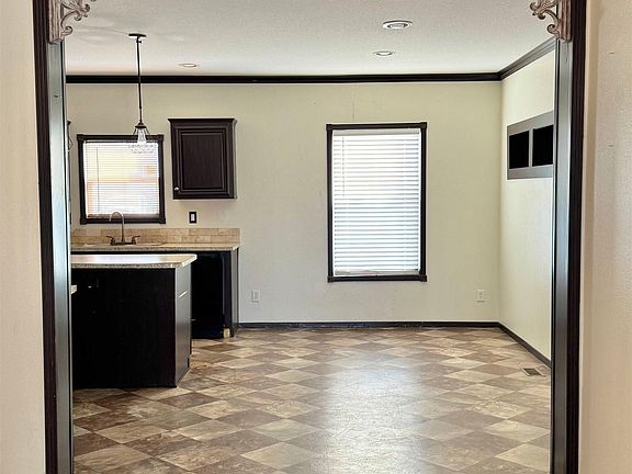 5th image of 3308 Burgett St