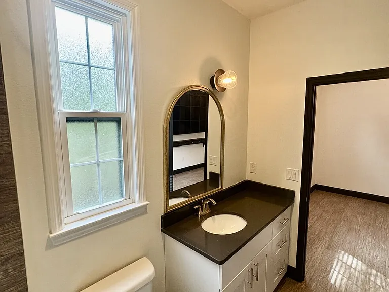 331 N Trask St — Photo 16