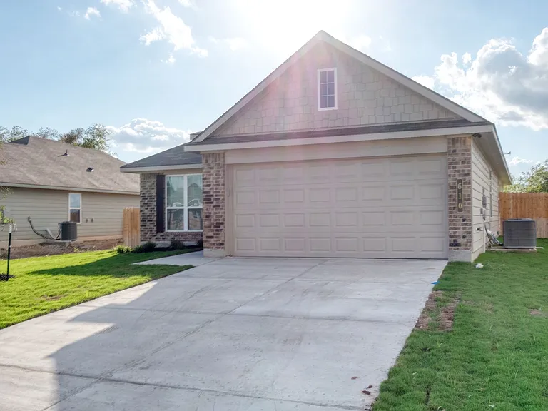 610 Hollyhock Dr — Photo 1