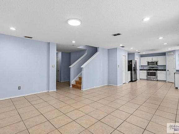 5th image of 1148 Champlain Dr