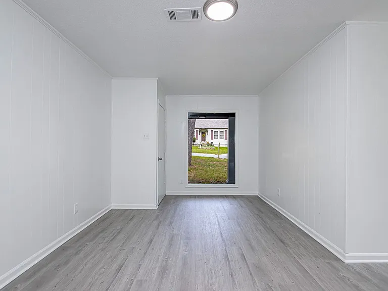 615 Mimi Ln — Photo 6