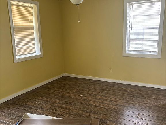 4th image of 1010 Googe St