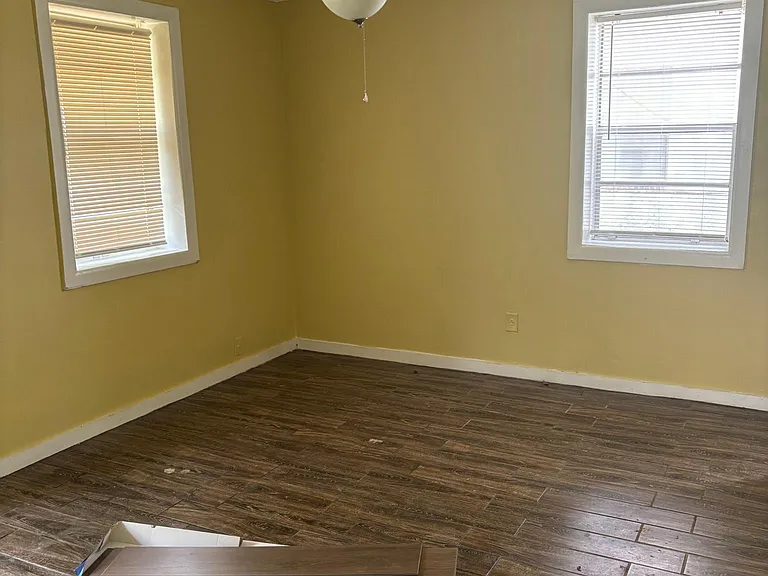 1010 Googe St — Photo 4
