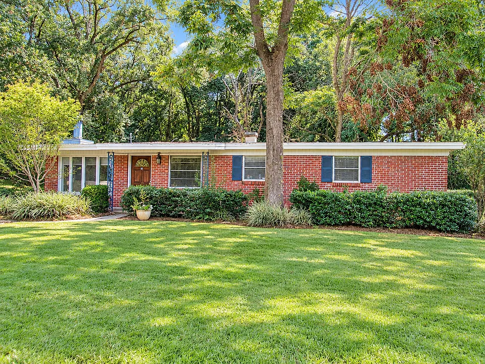 223 N Lipona Rd