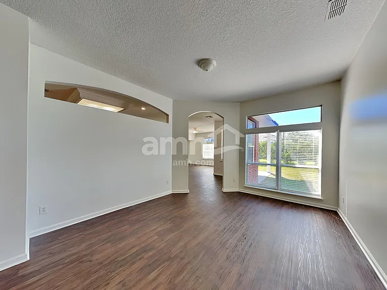 341 Diana Ct — Photo 6