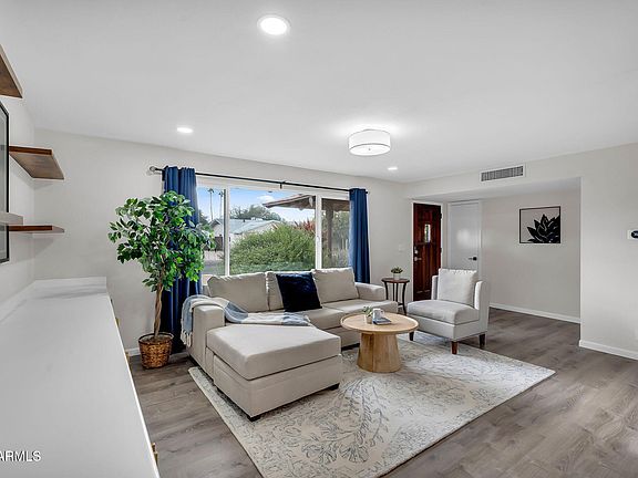 3rd image of 506 E ELLIS Drive