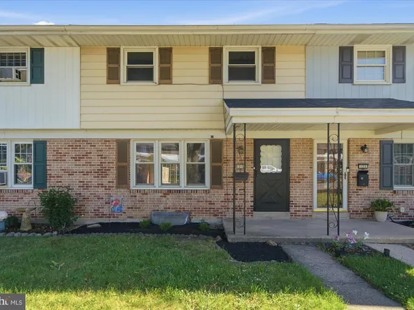 121 Pennbrook Ave, Robesonia, PA 19551