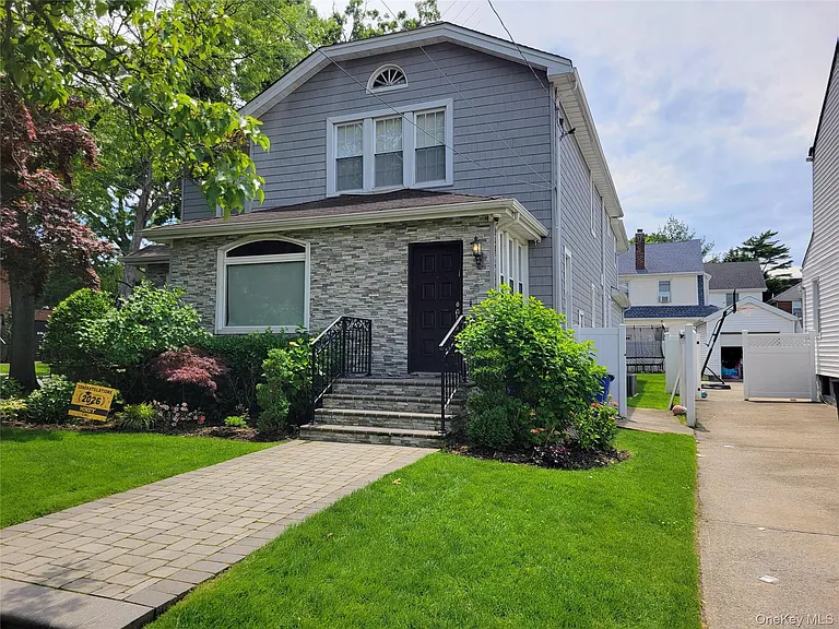 301 Linwood Ave — Photo 1