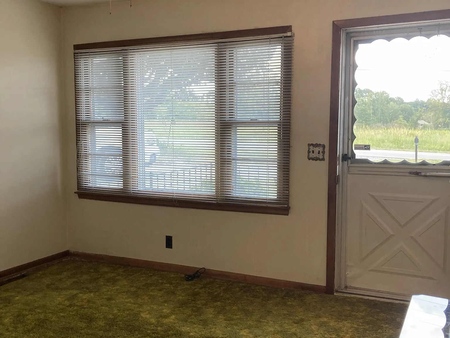 3 bed, 950 sqft, $1,100 — Photo 2