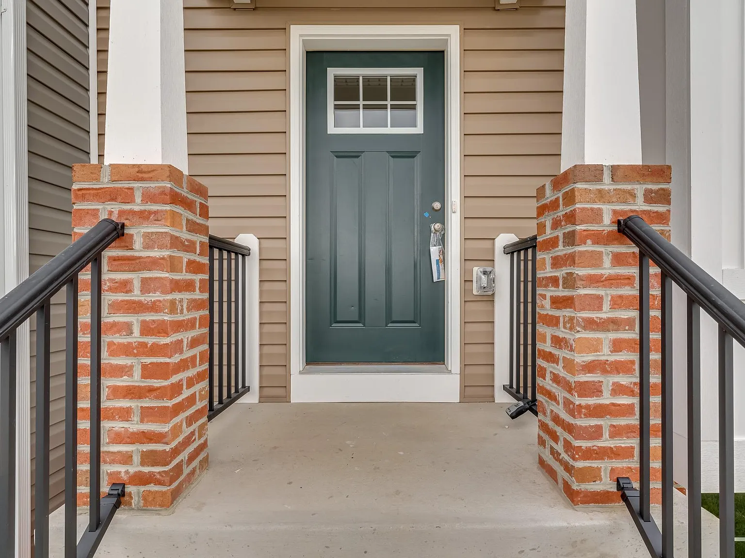 4 bed, 3.5 bath, 2075 sqft, $2,150 — Photo 3