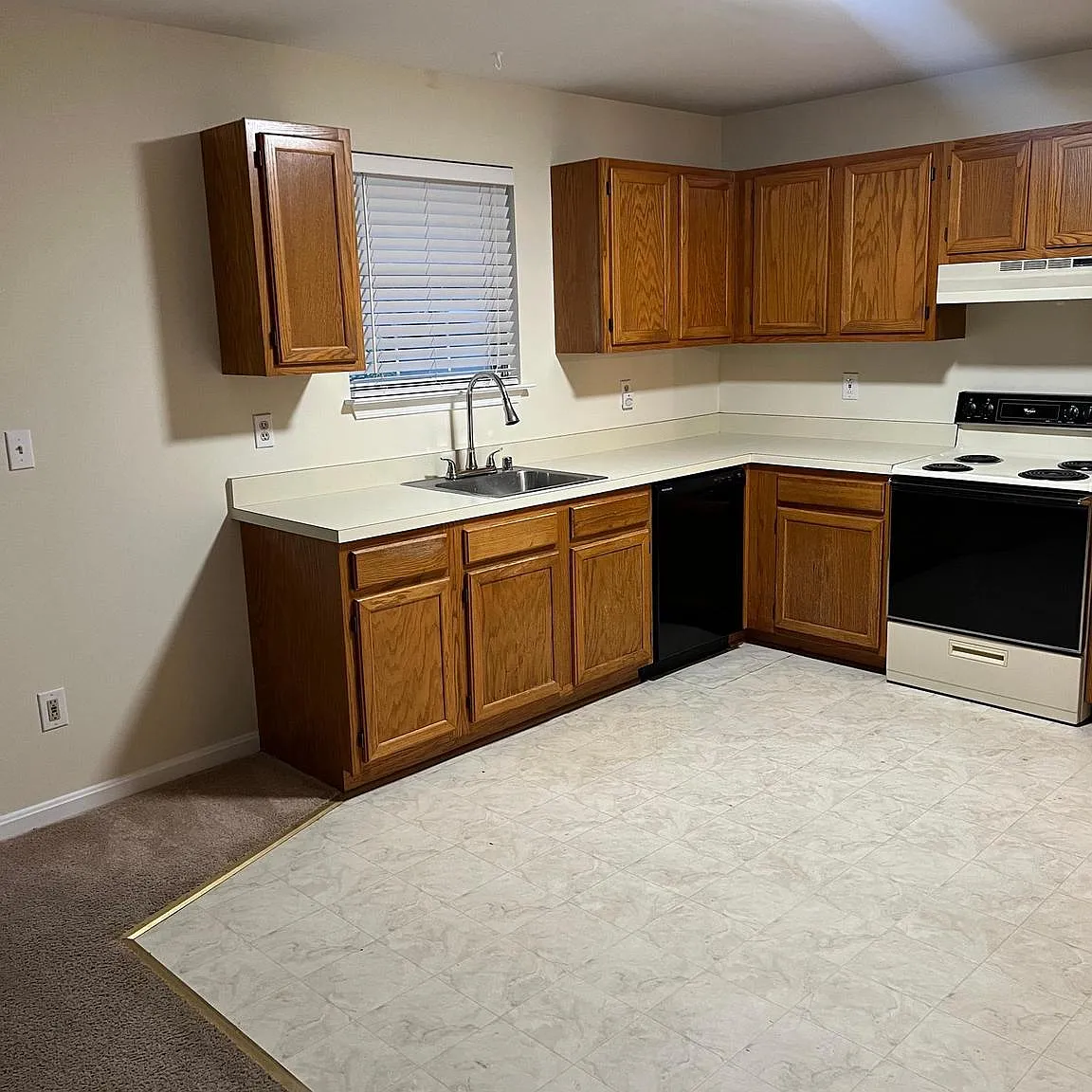 3 bed, 2.5 bath, 1364 sqft, $2,800 — Photo 3