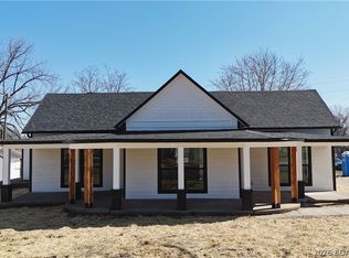 130 S Grand Ave, Eldon, MO 65026