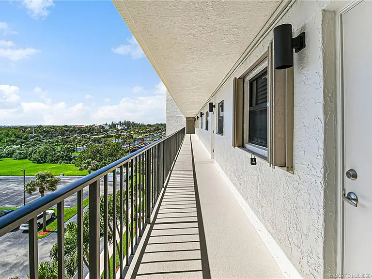 10310 S Ocean Dr #504 — Photo 4