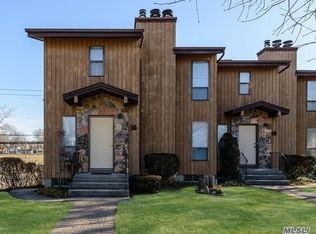 14 Kaywood Rd, Port Washington, NY 11050