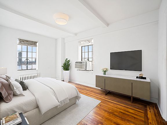 2nd image of 5 Tudor City Pl APT 1025